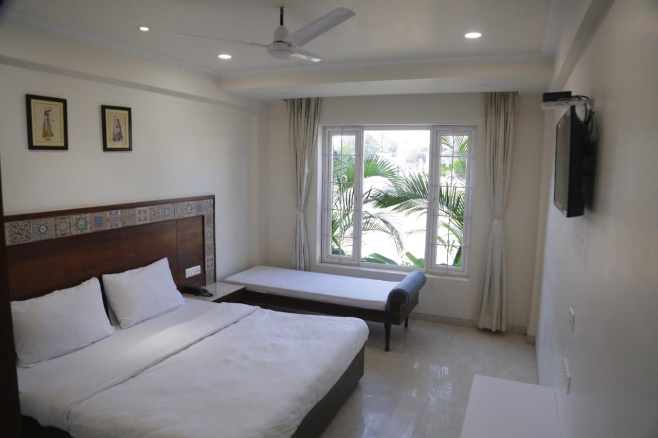 Hotel Executive Club Bareilly Exterior foto